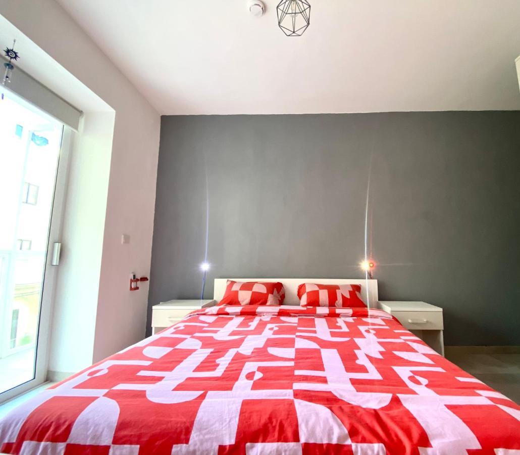 Central Private En-Suite With Balcony In Shared Residence Pietà Exterior photo