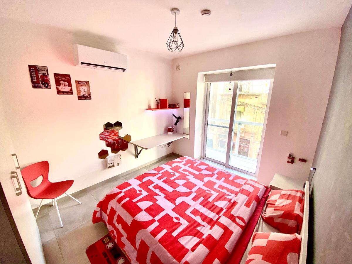 Central Private En-Suite With Balcony In Shared Residence Pietà Exterior photo
