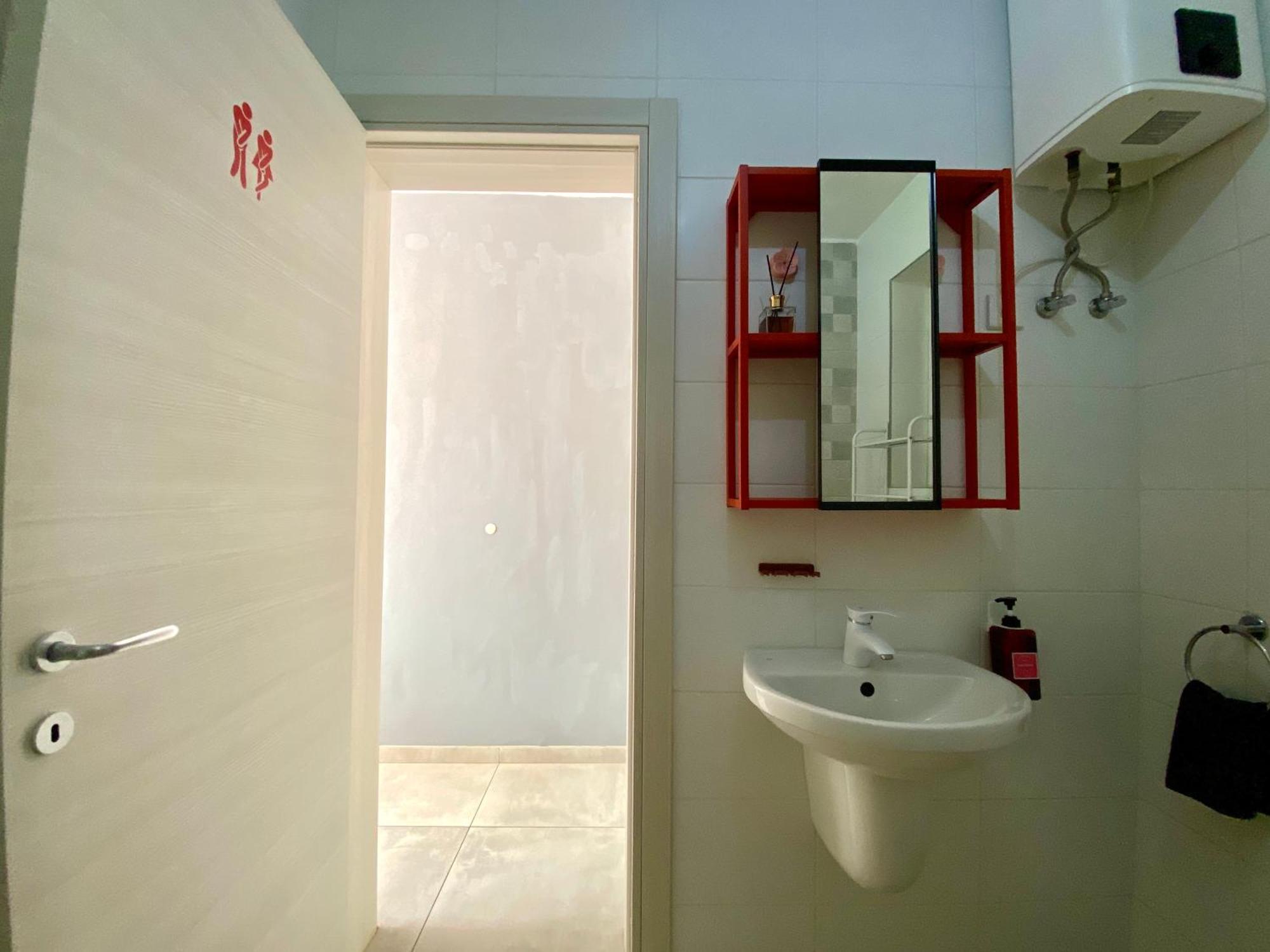 Central Private En-Suite With Balcony In Shared Residence Pietà Exterior photo